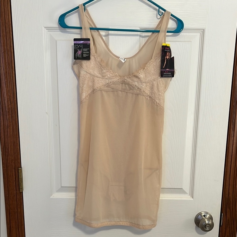 NWT Maidenform Firm Control Nude Sensuously Shaping Wear-Your-Own-Bra Slip - Med